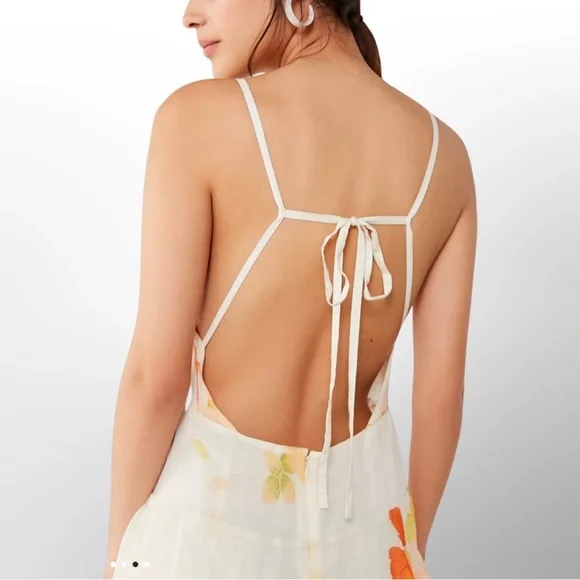 Urban Outfitters Tally Tiered Floral Maxi Dress - Picture 5 of 10